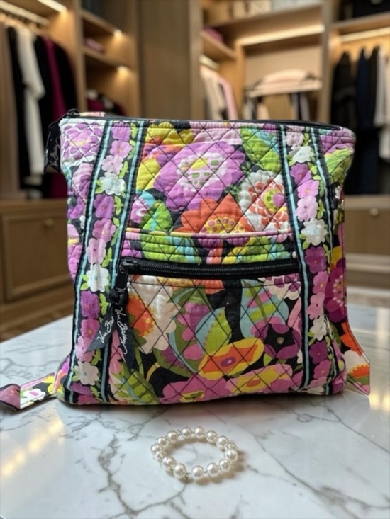 Vera Bradley Handbags - Vera Bradley Floral VaVa Bloom RETIRED Crossbody Quilted HIPSTER Design​​​